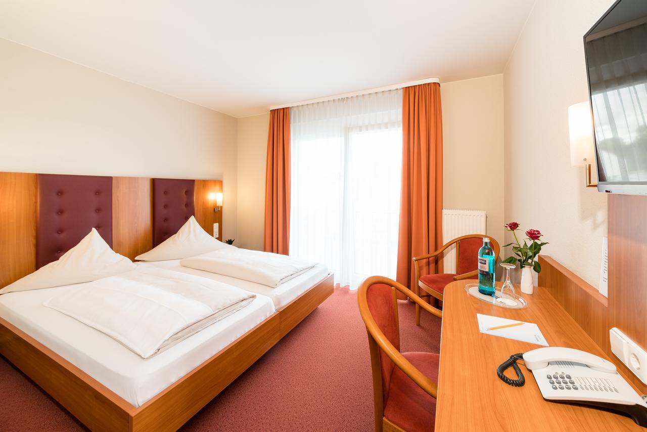 Hotel Restaurant Vater Rhein فورث آم راين المظهر الخارجي الصورة