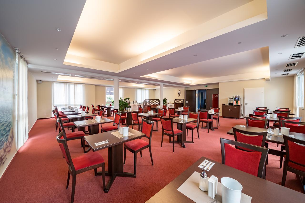 Hotel Restaurant Vater Rhein فورث آم راين المظهر الخارجي الصورة
