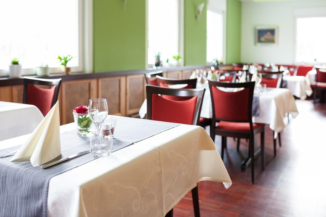 Hotel Restaurant Vater Rhein فورث آم راين المظهر الخارجي الصورة