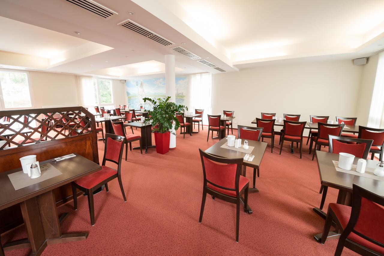 Hotel Restaurant Vater Rhein فورث آم راين المظهر الخارجي الصورة