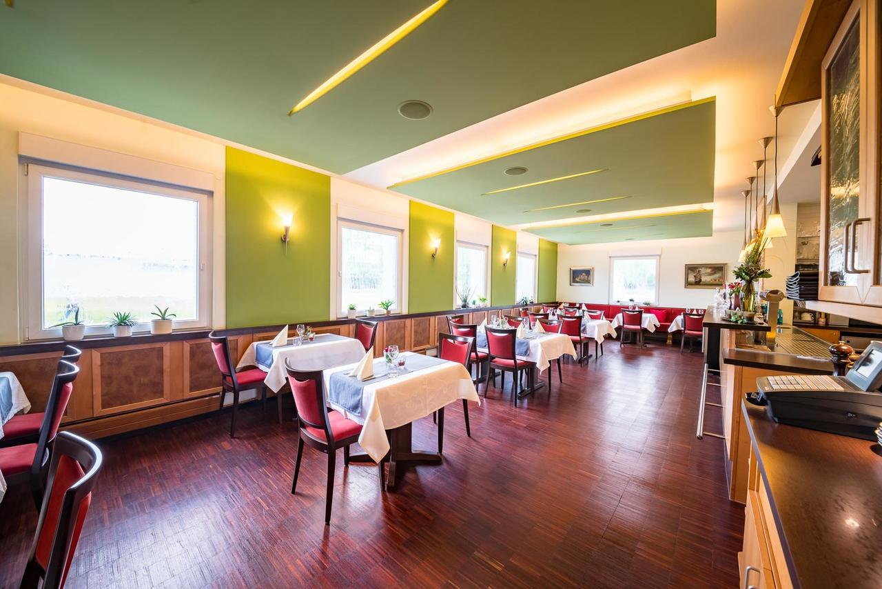 Hotel Restaurant Vater Rhein فورث آم راين المظهر الخارجي الصورة